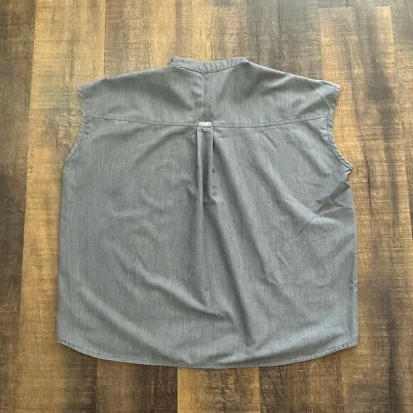 Figs Gray Rafaela Button Scrub Top Size XL - Picture 3 of 8